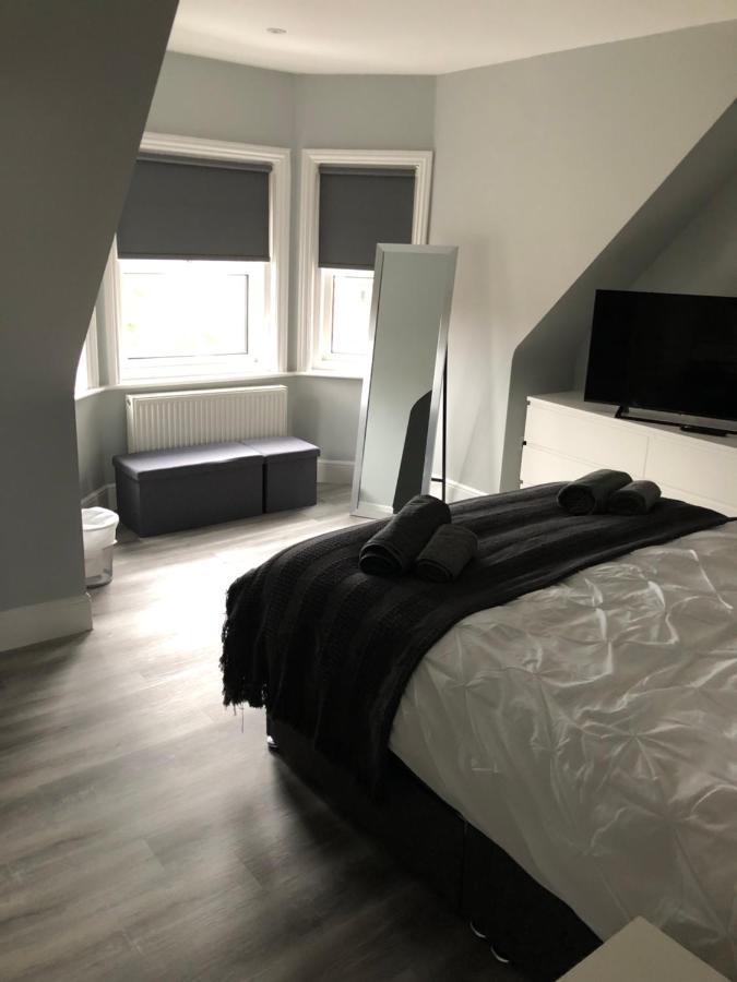 Entire Spacious 4 Bedroom Apartment In בורנמות' מראה חיצוני תמונה