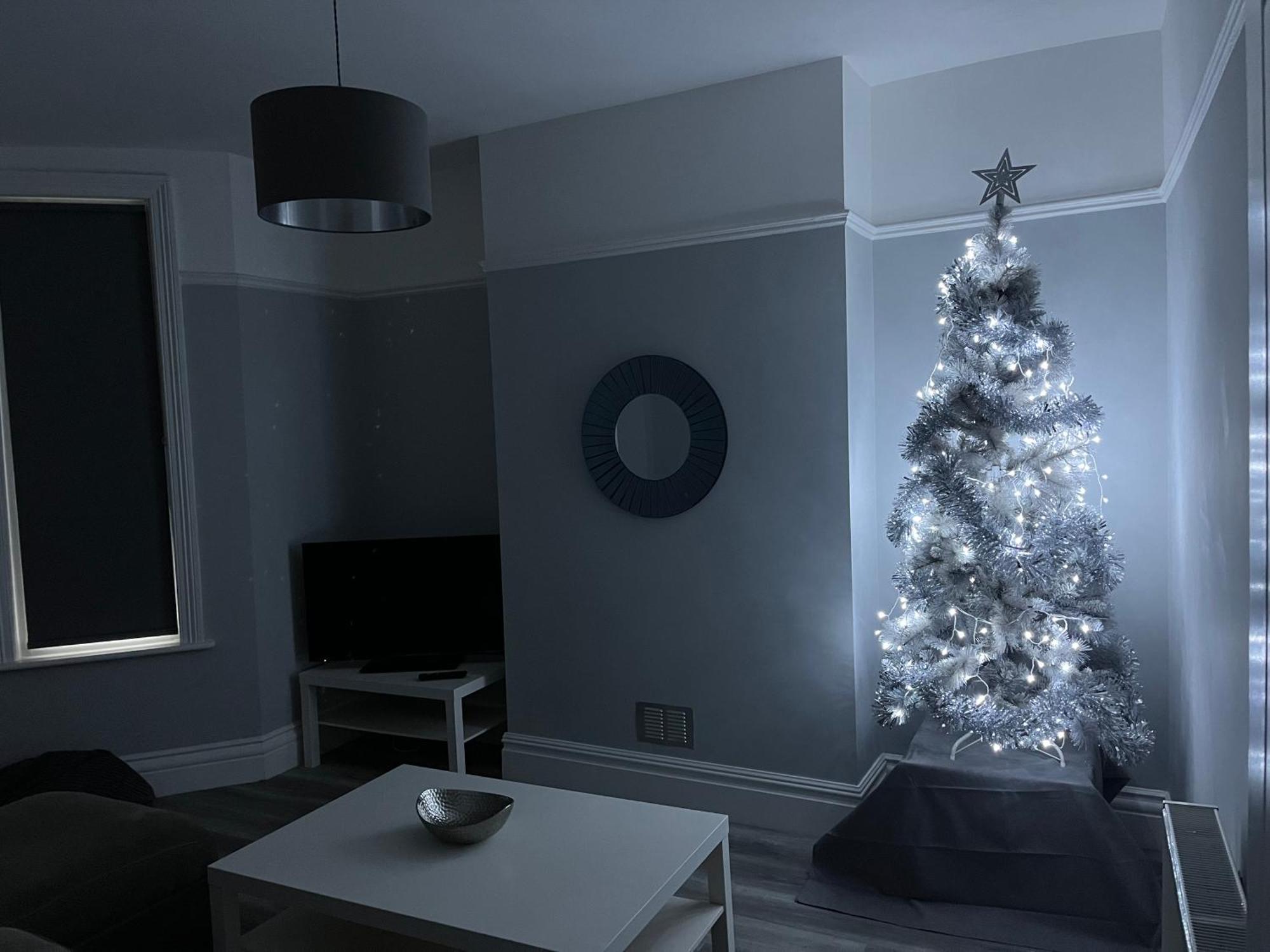 Entire Spacious 4 Bedroom Apartment In בורנמות' מראה חיצוני תמונה